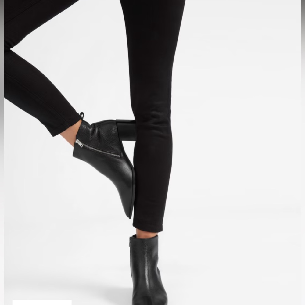 Everlane The Boss Boot Pebbled Leather Black in size 9